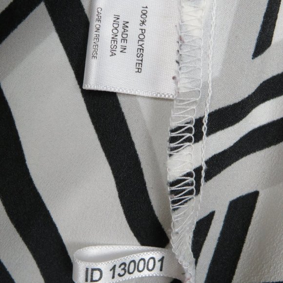 New York & Company* Women's Sleeveless Boat Neck Curved Hem Blouse Size~ XS - Picture 4 of 9